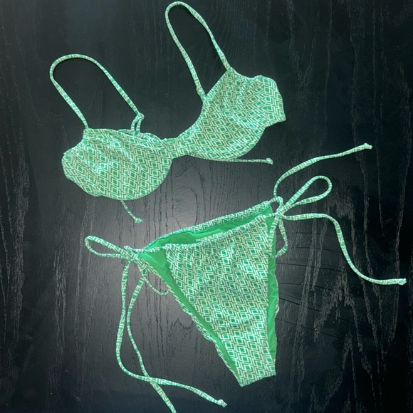PacSun Other - green + white geometric bikini